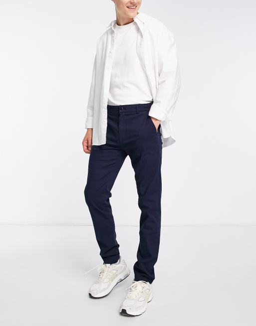 Pantalon azul marino zapato negro on sale