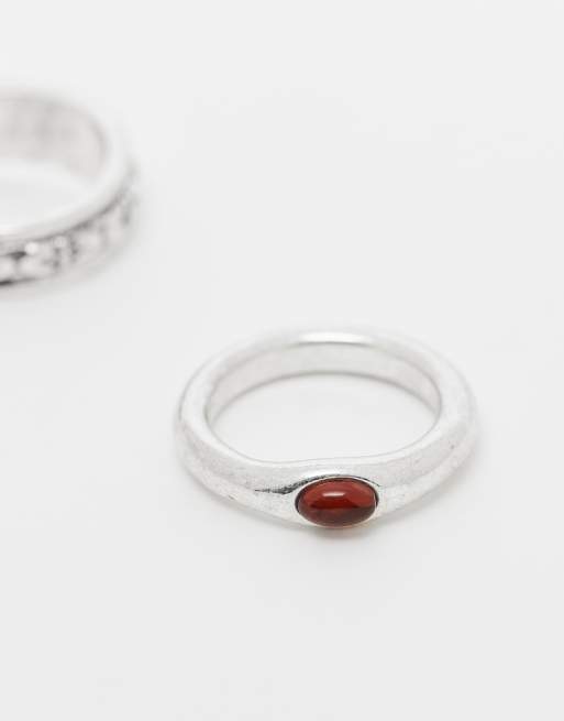 Pack de 2 anillos plateado pulido con patrón texturizado y piedra roja de ASOS DESIGN , 3 de 3