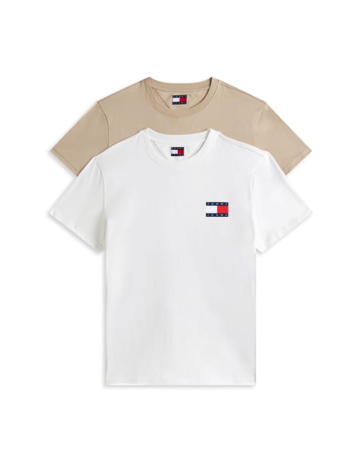 Pack de 2 camisetas de color beis y blanco de corte slim con logo de bandera de Tommy Jeans
