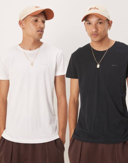 Pack de 2 camisetas de estar por casa de color blanco y negro con logo de escudo de GANT