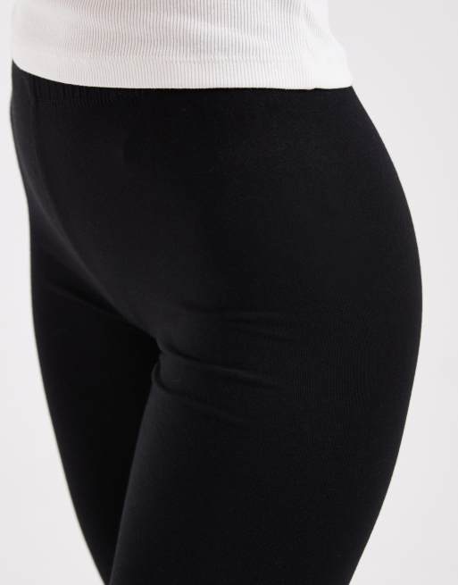 Pack de 2 leggings cortos de color negro y con estampado de leopardo de ONLY, 4 de 5