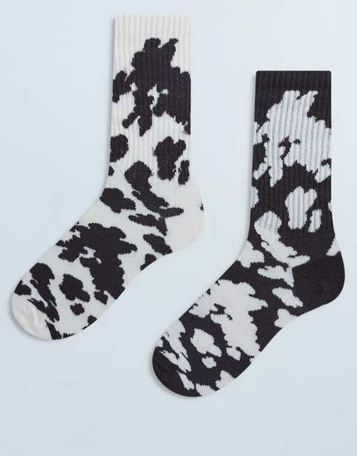Pack de 2 pares de calcetines acanalados marrón chocolate y color crema con estampado de vaca de Topshop