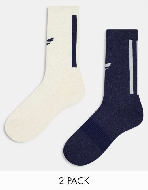 Pack de 2 pares de calcetines de color blanco hueso y azul marino con detalle de trébol de adidas Originals