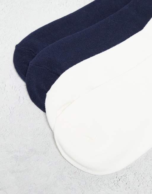 Pack de 2 pares de calcetines de color blanco hueso y azul marino de Urban Threads, 3 de 4