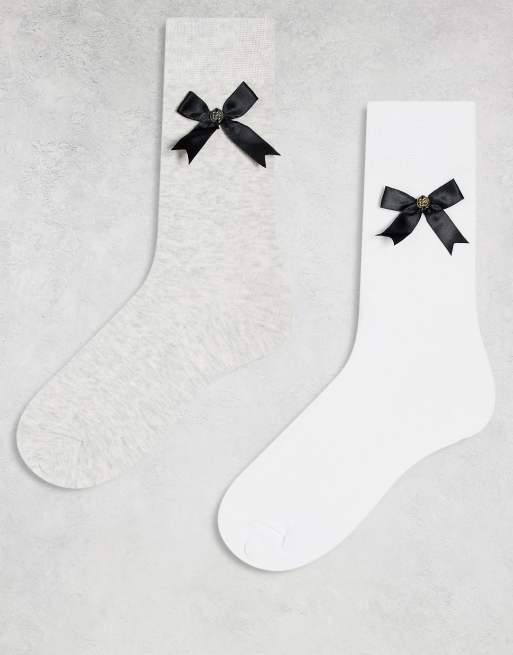 Pack de 2 pares de calcetines deportivos de color blanco y gris pálido con detalle de lazo de Cotton On