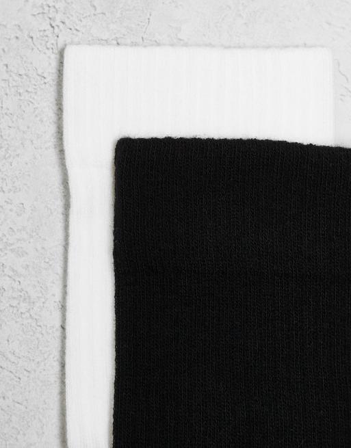 Pack de 2 pares de calcetines negros y blancos con diseño de Pikachu de Pokémon de ASOS DESIGN, 4 de 4