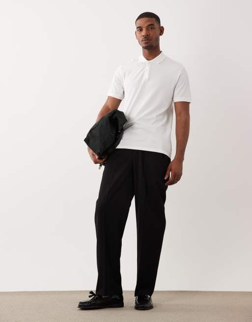 Pack de 2 polos blancos básicos de corte estándar de piqué Essentials de ASOS DESIGN, 2 de 5