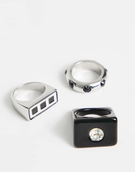 Pack de 3 anillos negros y plateados con diseños variados de plástico y metal de ASOS DESIGN, 2 de 4