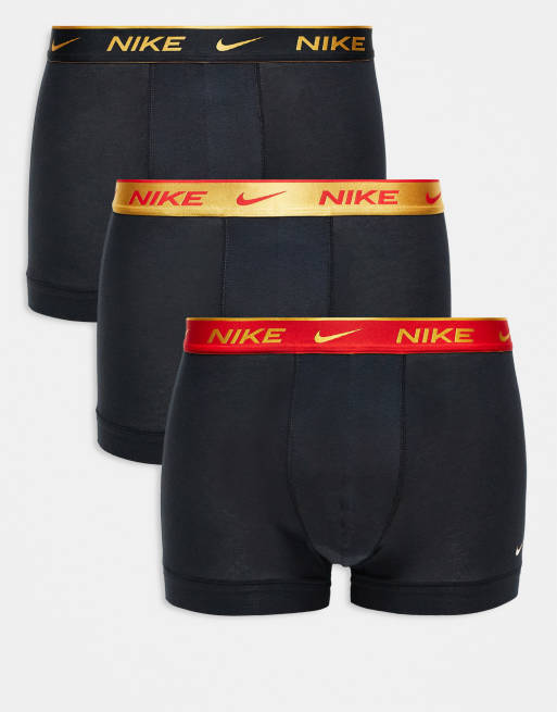 Pack de 3 calzoncillos negros con cinturillas de color negro, dorado y rojo Everyday Cotton Stretch de Nike
