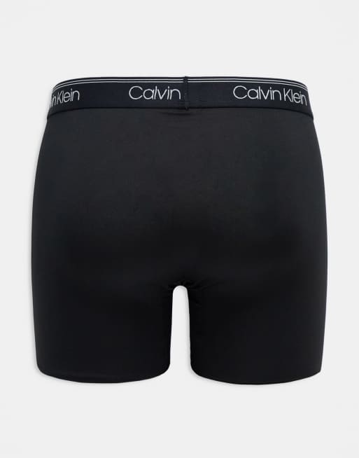 Pack de 3 calzoncillos tipo bóxer negros con cinturilla del logo en contraste de microfibra elástica de Calvin Klein, 2 de 3