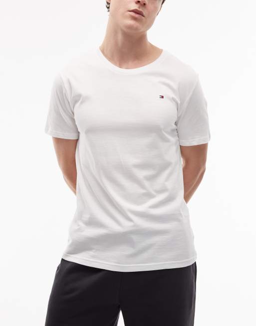 Pack de 3 camisetas de color azul marino, blanco y caqui de Tommy Hilfiger, 2 de 5