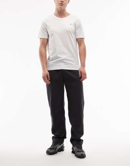Pack de 3 camisetas de color azul marino, blanco y caqui de Tommy Hilfiger, 3 de 5