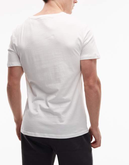 Pack de 3 camisetas de color azul marino, blanco y caqui de Tommy Hilfiger, 4 de 5