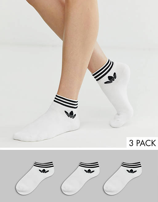 Agotamiento Ashley Furman Plausible Pack de 3 pares de calcetines blancos con logo de trébol de adidas  Originals | ASOS