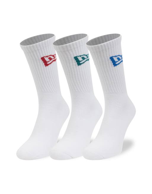 Pack de 3 pares de calcetines deportivos blancos con logo de bandera de New Era, 2 de 3