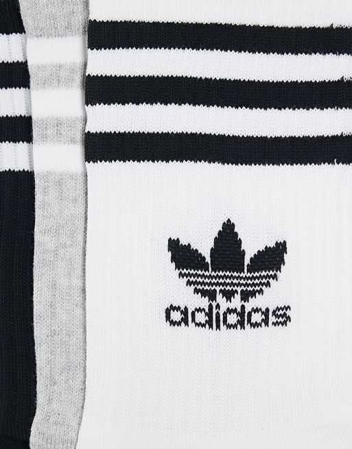 Pack de pares de calcetines deportivos de color blanco, gris y