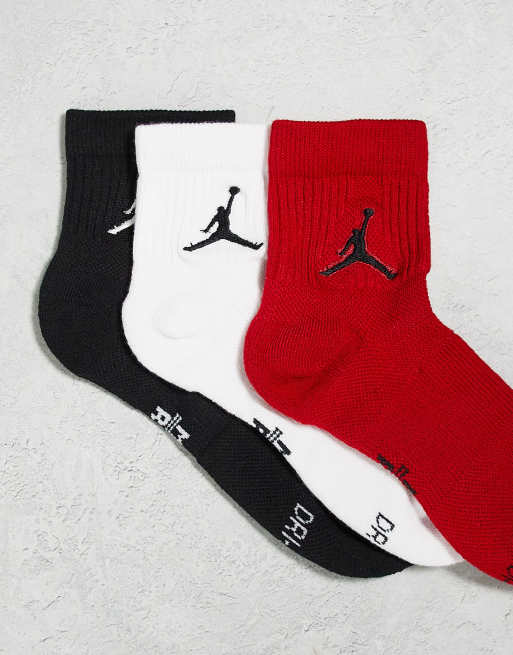 Pack de 3 pares de calcetines tobilleros de color negro, blanco y rojo Everyday Max de Jordan, 4 de 4