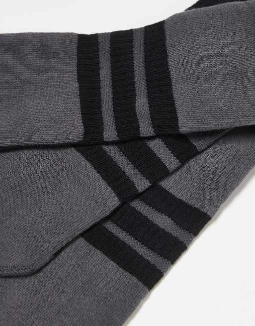 Pack de 3 pares de calcetines tobilleros de color negro y gris Essentials de adidas Running, 3 de 3