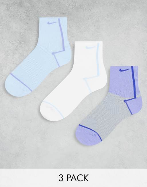 Pack de 3 pares de calcetines tobilleros de colores estampados de Nike Training