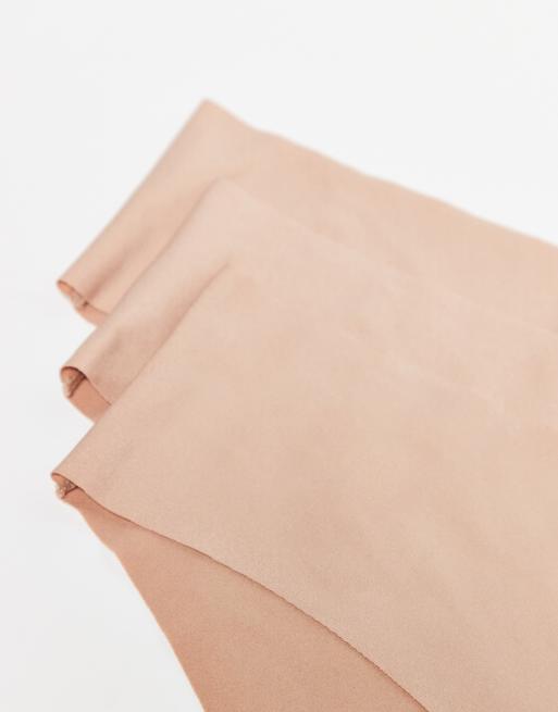 Pack de 3 braguitas brasileñas beis con diseño invisible de ASOS DESIGN Curve, 2 de 3