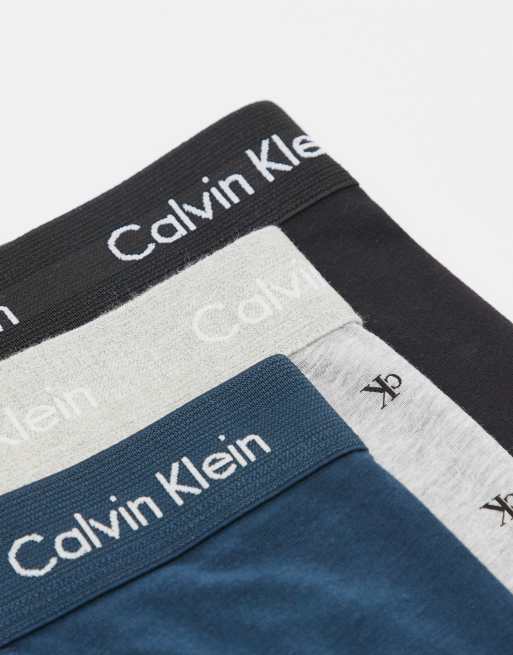 Pack de 3 calzoncillos de color negro, azul y con logo estampado Cotton Stretch de Calvin Klein, 2 de 3