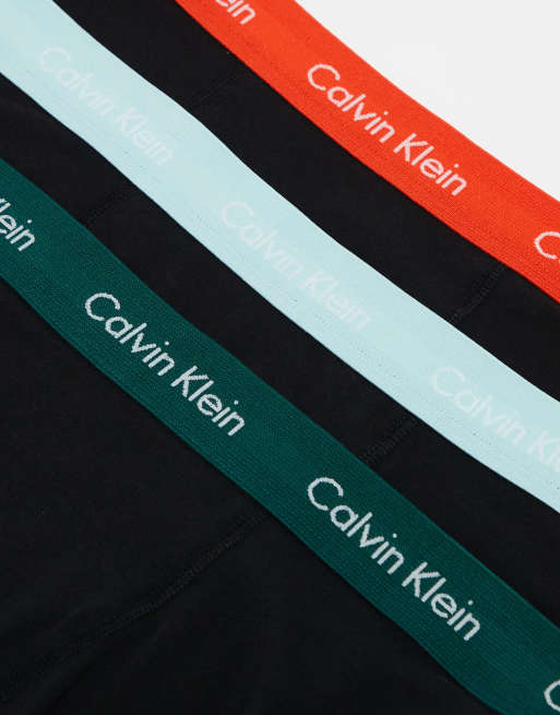 Pack de 3 calzoncillos negros elásticos y transpirables con cinturilla de colores y logo de algodón de Calvin Klein, 2 de 4