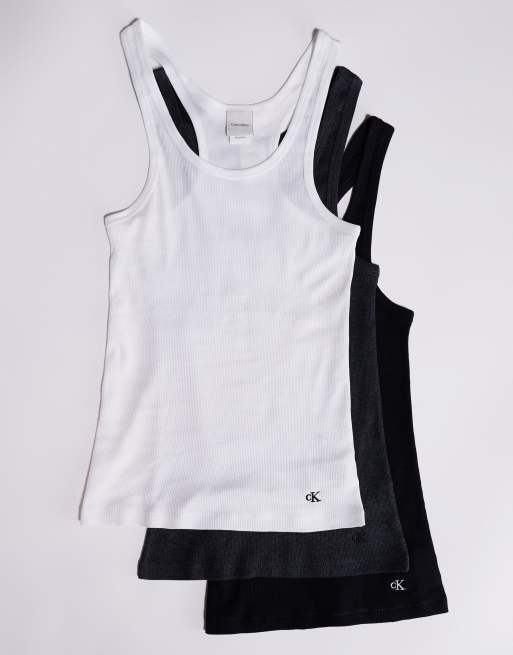 Pack de 3 camisetas de color negro, blanco y gris sin mangas con cuello ancho de Calvin Klein, 4 de 4