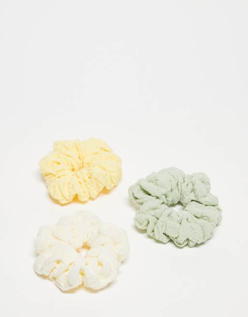 Pack de 3 coleteros abullonados de color crema, verde salvia y amarillo pastel de punto gofrado de ASOS DESIGN