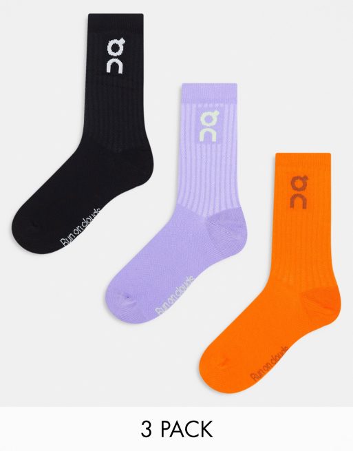 Pack de 3 pares de calcetines de color lila cometa, naranja fuego y negro con logo de ON
