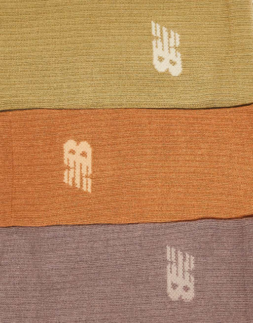 Pack de 3 pares de calcetines en tonos neutros oscuros básicos de caña alta de New Balance, 2 de 3