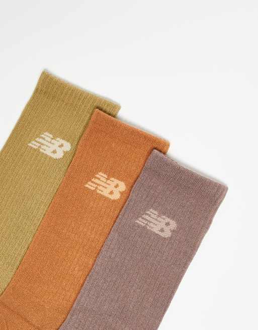 Pack de 3 pares de calcetines en tonos neutros oscuros básicos de caña alta de New Balance, 3 de 3