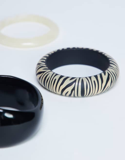 Pack de 3 pulseras de color negro, blanco y estampado de cebra rígidas Blaire de Topshop, 3 de 3