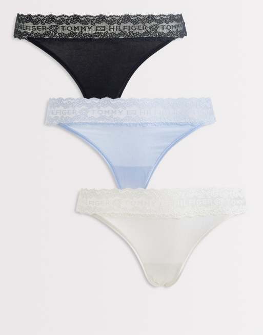 Pack de 3 tangas de color negro, blanco y azul con logo de encaje de Tommy Hilfiger