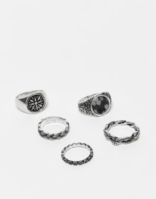 Pack de 5 anillos de tono plateado pulido con diseño tipo sello con detalles negros y brújula de ASOS DESIGN  