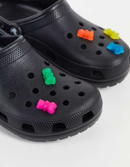 Nuevos pins Jibbitz para Crocs: Los charms más divertidos para el verano