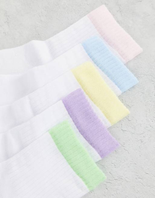 Pack de 5 pares de calcetines tobilleros blancos con bordes en tonos pastel de ASOS DESIGN, 2 de 4