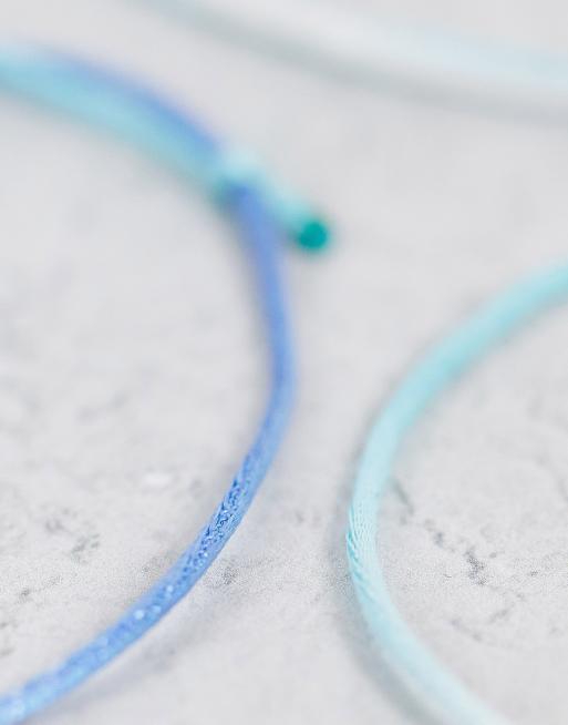 Pack de 5 pulseras en tonos azules para festivales de cuerda de ASOS DESIGN  , 3 de 4