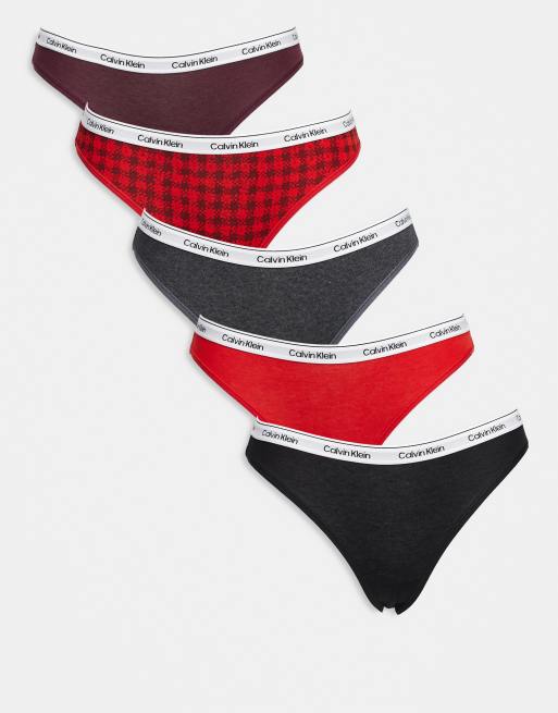 Pack de 5 braguitas de color negro, gris, burdeos, rojo y con estampado de cuadros escoceses de corte bikini con logo Icon Logo de Calvin Klein