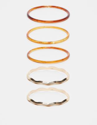 Pack de 5 pulseras multicolores rígidas sin cierres con diseños variados de metal y efecto carey de ASOS DESIGN - view 1