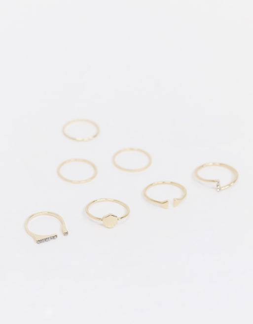 Pack de 7 anillos con diseños variados en tono dorado de ASOS DESIGN