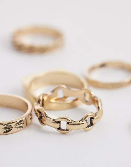 Pack de 7 anillos dorados con diseño de cadena y banda de ASOS DESIGN, 3 de 3