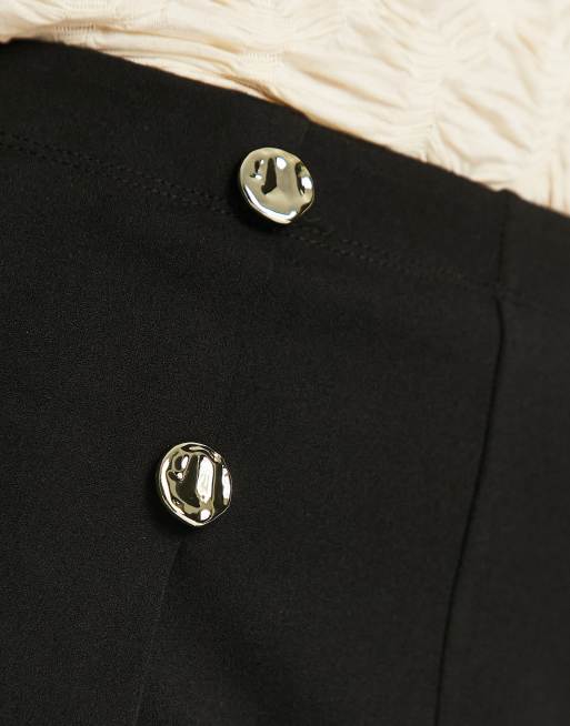 Pantalón de sastre negros de pernera ancha con detalle de botones de River Island, 3 de 4