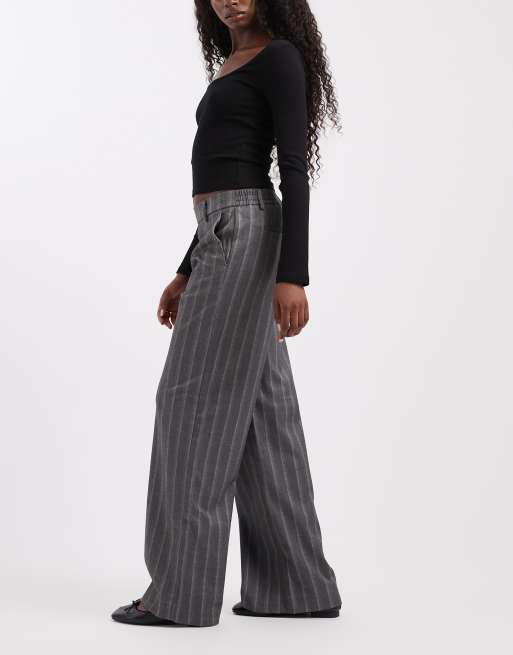 Pantalón de traje de pernera ancha en raya diplomática gris oscuro, 2 de 5