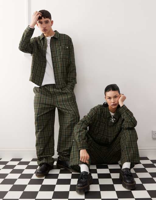 Pantalones a cuadros verdes unisex de pernera ancha con detalle de raya blanca de Reclaimed Vintage