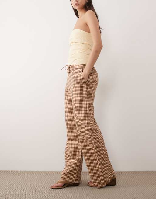 Pantalones a cuadros vichy marrones y color crudo sin cierres de Threadbare, 2 de 5