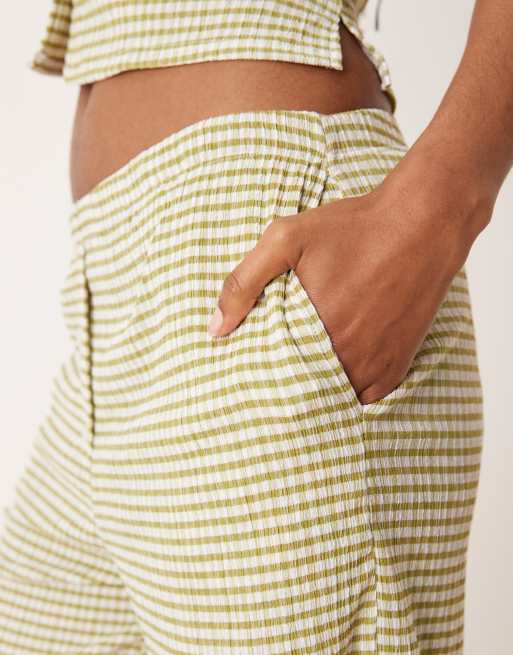 Pantalones a cuadros vichy verdes de pernera ancha con detalle de botones de ASOS DESIGN (parte de un conjunto), 2 de 5
