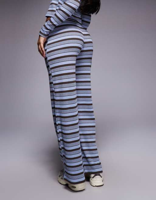 Pantalones a rayas azules y marrón chocolate de pernera ancha de punto acanalado exclusivos de Kaiia (parte de un conjunto), 3 de 5