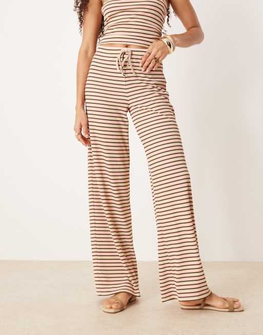 Pantalones a rayas color crema de pernera ancha de ASOS DESIGN (parte de un conjunto), 3 de 5