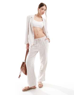 Pantalones a rayas color terracota de pernera ancha con cordón ajustable en la cintura de mezcla de lino de Vero Moda (parte de un conjunto)