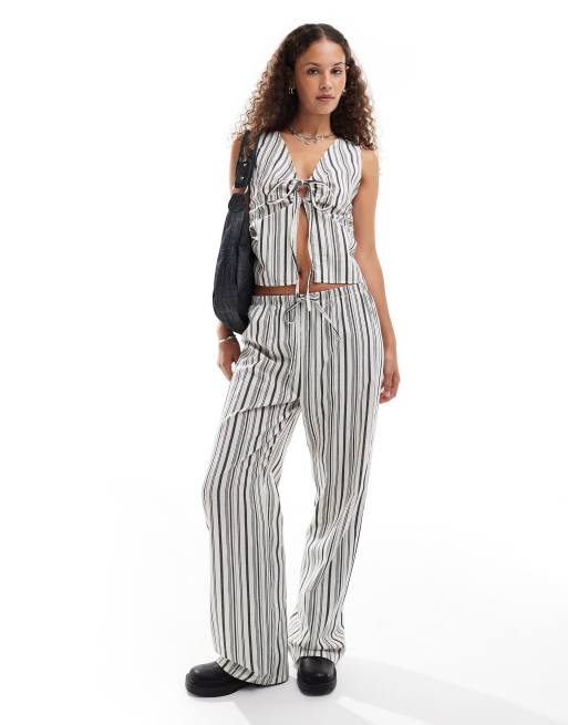 Pantalones a rayas con cinturilla elástica de tejido efecto lino de COLLUSION (parte de un conjunto)
